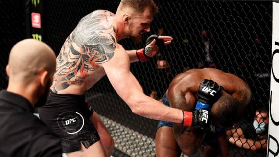 Россиянин Волков нокаутировал американца Харриса на турнире UFC 254