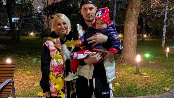 Вчера: Молодой супруг Леры Кудрявцевой опубликовал редкое семейное фото с дочкой
