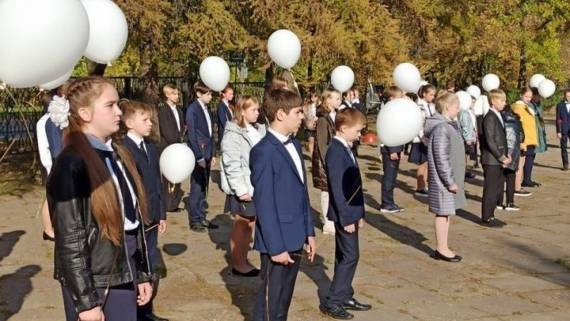 В Псковской области 13 школьников потеряли сознание на линейке