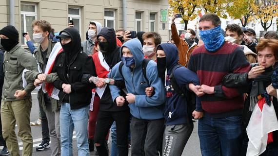 Лукашенко: студенты, участвующие в акциях протеста, должны быть отчислены из вузов