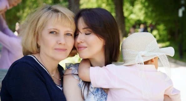 Актриса Алеса Качер призналась, что муж уже полгода не живёт с ней и сыном