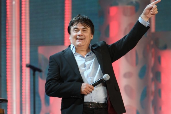 Директор Александра Серова сообщил о переводе певца из реанимации в обычную палату