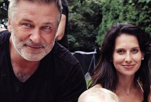 Жена актёра Алека Болдуина принесла соболезнования семье убитого мужем на съемке кинооператора