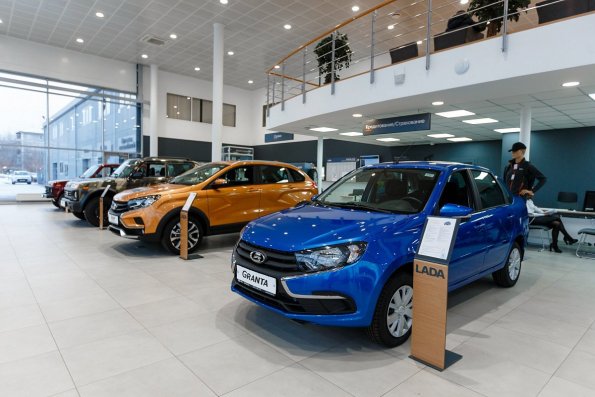 Российский производитель АвтоВАЗ вновь поднимет цены на автомобили с 18 октября