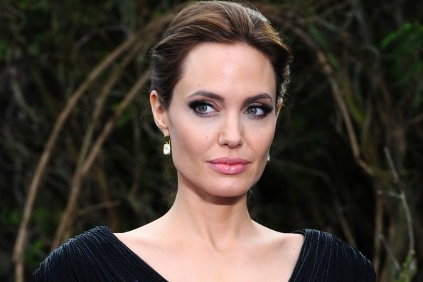 После судебных разбирательств с Брэдом Питтом: Анджелина Джоли вышла на красную дорожку вместе с детьми