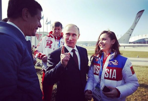 Фигуристка Сотникова показала архивные фото с Владимиром Путиным в его день рождения