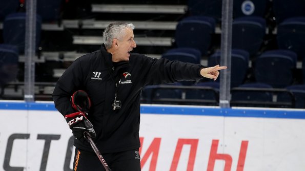 Хоккейный эксперт Кожевников сравнил Хартли с барином, а игроков «Авангарда» с крепостными