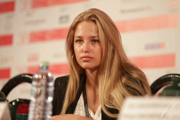 Мама актрисы Аглаи Шиловской хочет, чтобы дочь покинула "Ледниковый период"