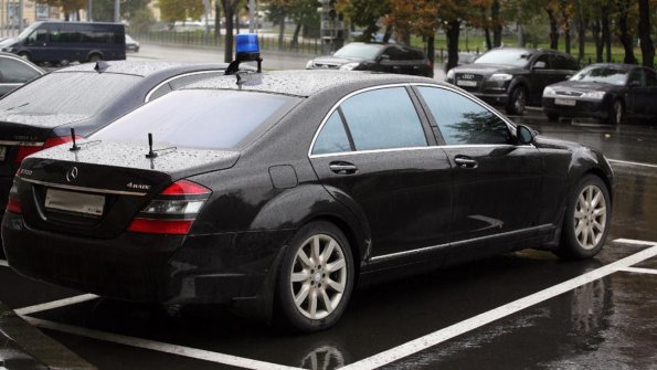 Наиболее популярной маркой автомобиля у депутатов Госдумы нового созыва стал Mercedes-Benz