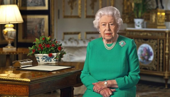Выяснилось, что королева Елизавета II не имела никаких документов в Великобритании, даже паспорта