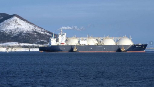 "Северный поток" остановился: газ из трубы загружается в танкер