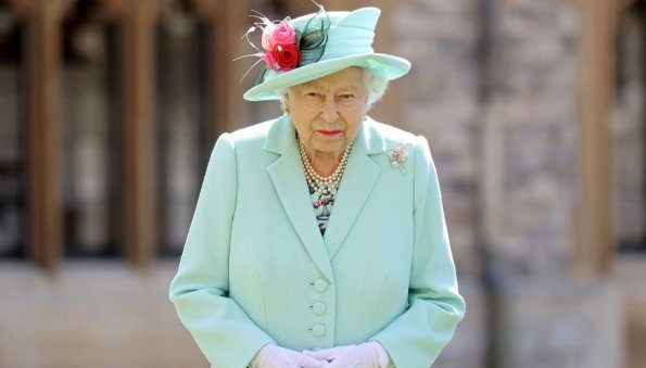 Елизавета II не вернется в Лондон. Королева ослабла за лето