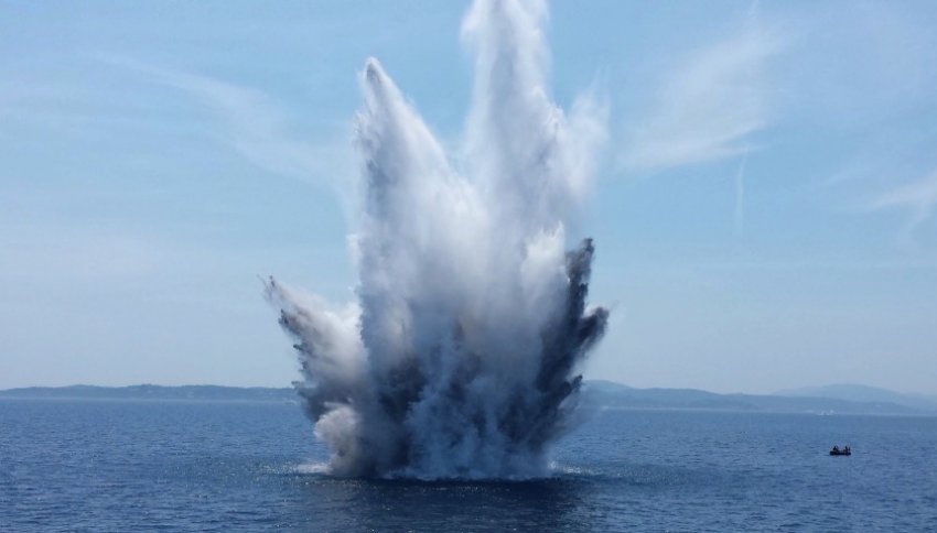 Мощный взрыв прогремел в море у Севастополя