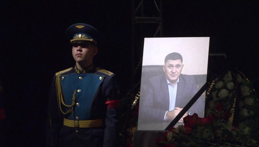 Сергея Пускепалиса похоронили в закрытом гробу рядом с родителями