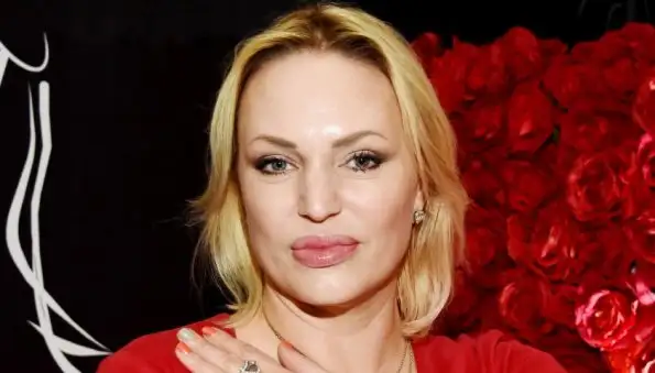 48-летняя актриса Алла Довлатова призналась в том, что сделала пластическую операцию