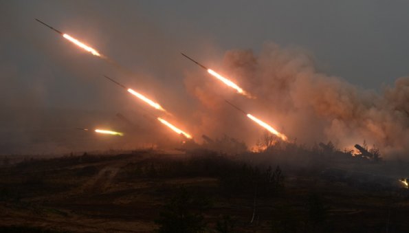 ВС РФ нанесли мощный удар ракетами ОТРК "Искандер" по военным целям ВСУ в Харькове