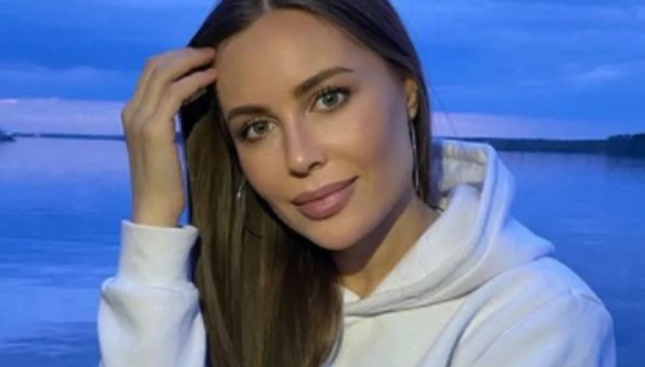 Юлия Михалкова без белья засветила блестящую «ложбинку греха»