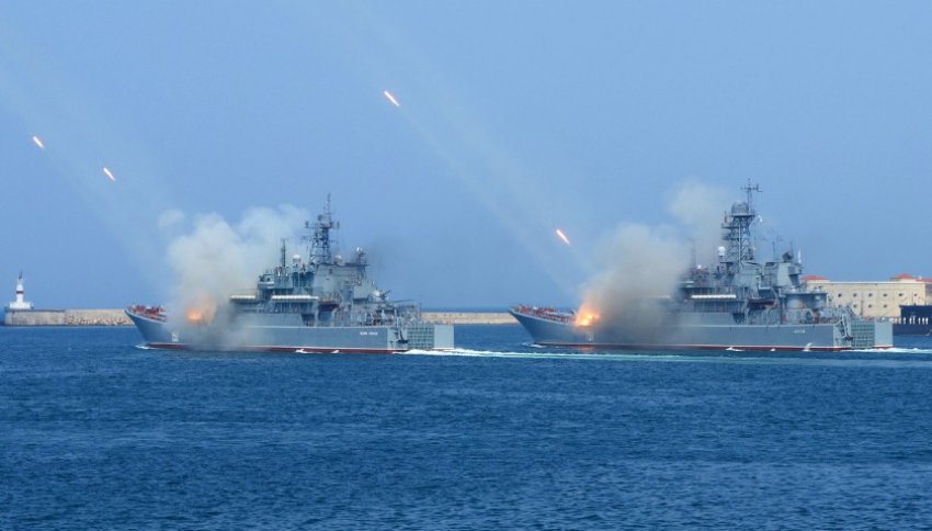 Плавучие беспилотники у Севастополя могли атаковать корабли Черноморского флота РФ