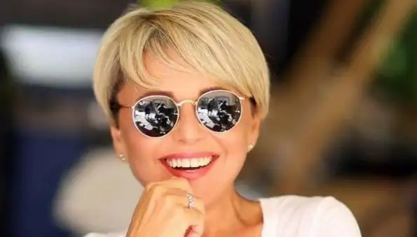 Осудившая спецоперацию Анжелика Варум неожиданно объявилась, распевая песни на концерте в Москве