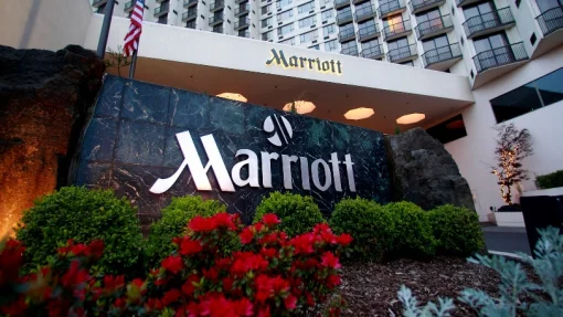 Тело 66-летней стюардессы с носком во рту обнаружили в отеле Marriott