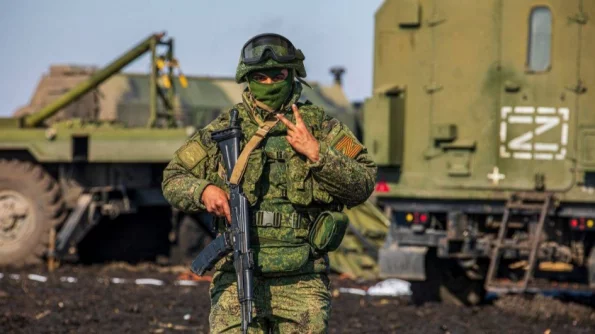 Боец ВС РФ сбежал из плена через минное поле, выстрелив последний патрон