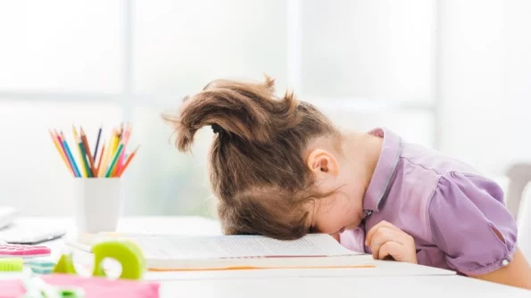 Эндокринолог РФ Сидорова перечислила 5 причин усталости и плохого сна у ребенка