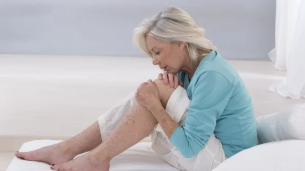 Терапевт Лапа объяснила, почему болят ноги у людей старше 50 лет