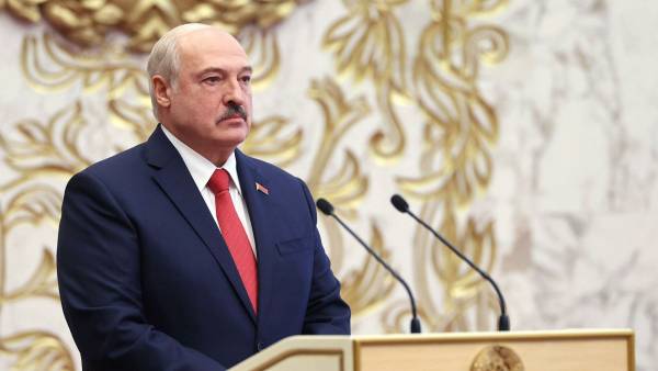 Лукашенко ответил на обвинения в тайной инаугурации