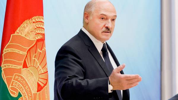 Лукашенко в случае добровольной отставки пообещали неприкосновенность