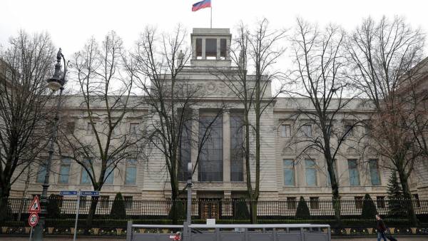 Посольство России запросило в Берлине консульский доступ к Навальному