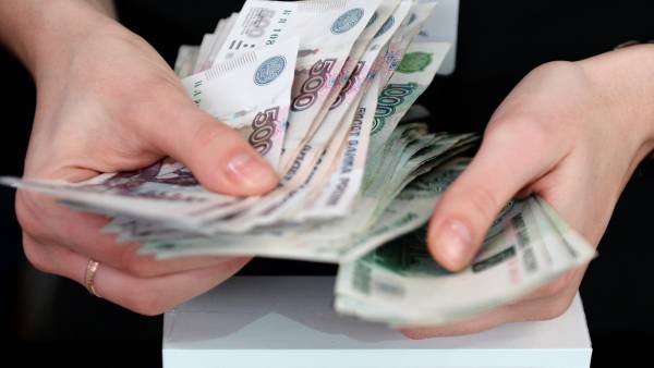 Минтруд предложил повысить прожиточный минимум до 11 653 рублей
