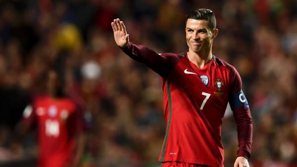 Дубль Роналду позволил сборной Португалии обыграть шведов