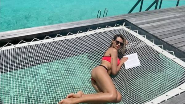 Мария Горбань в красивых купальниках отдыхает на Мальдивах