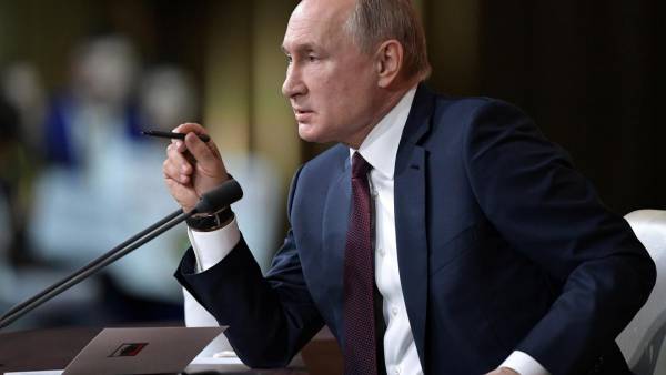 Путин оценил возможность усиления ограничений из-за коронавируса