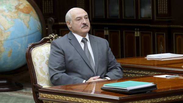 Лукашенко заявил, что Белоруссия должна стать менее авторитарной