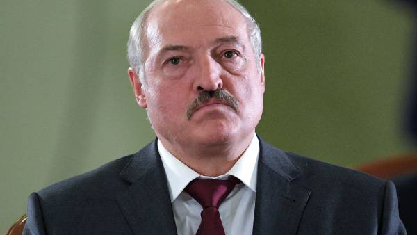 Лукашенко заявил о возможности закрыть границы для западных стран