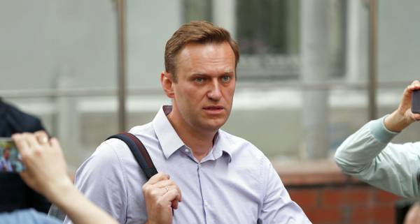 Эксперты не обнаружили на вещах Навального отравляющих веществ