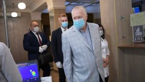 Жириновский сделал второй укол вакцины от коронавируса