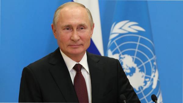 Путин призвал оказать помощь гражданам России с низкими доходами