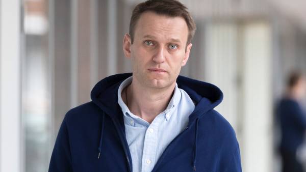 В Германии заявили, что Навальный выжил благодаря омским врачам