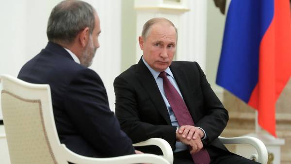 Пашинян обсудил с Путиным ситуацию в Карабахе