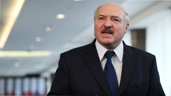 Лукашенко назвал самоорганизацию общества на акциях в Белоруссии мифом