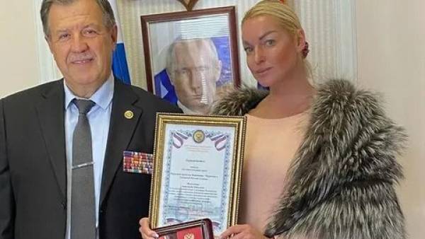 Волочкову наградили медалью «За добросовестный труд»