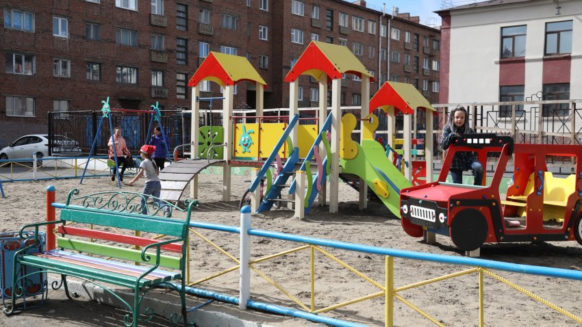 33% детских площадок в России опасны для детей
