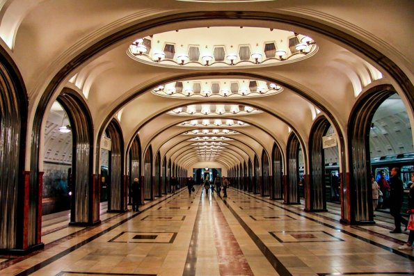 Метро Москвы подключили к системе распознавания лиц для оплаты проезда