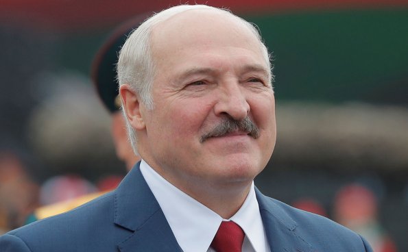 Президент Александр Лукашенко заявил, что белорусы не дадут развалить страну с «санитарным кордоном»
