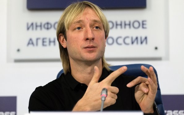 Тренер Евгений Плющенко показал двух своих медалисток первенства Москвы