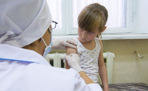 Врач-вирусолог Виталий Зверев отрицательно высказался о вакцинации детей от коронавируса