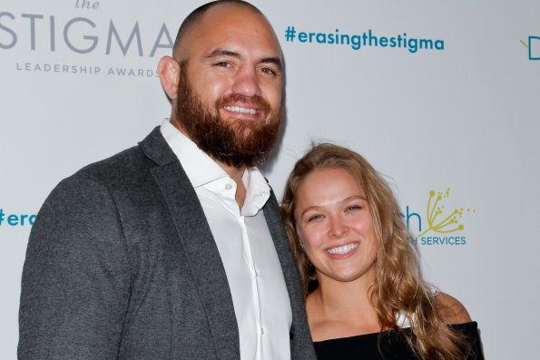 Экс-чемпионка UFC Ронда Роузи и ее муж Трэвис Браун впервые стали родителями