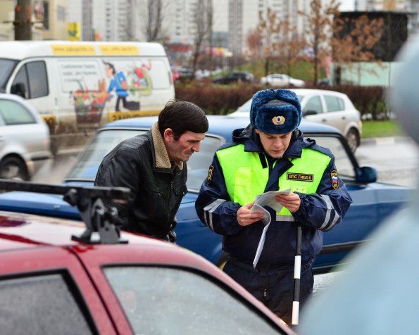 Российским водителям напомнили, за какие нарушения могут лишить прав